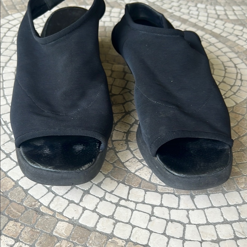 Donald J. Pliner Black Minimalist Sandals - Picture 6 of 9